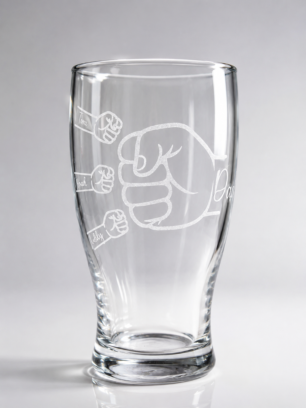 Personalised Dad Pint Glass – Fist Bump Engraved Beer Glass – Custom Kids Names Gift for Dad – Father’s Day Gift from Sons – Laser Engraved